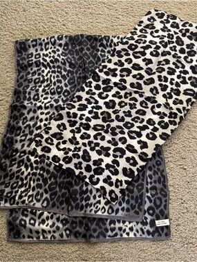 90s Animal Patten Silk Scarfs (bundled 2)